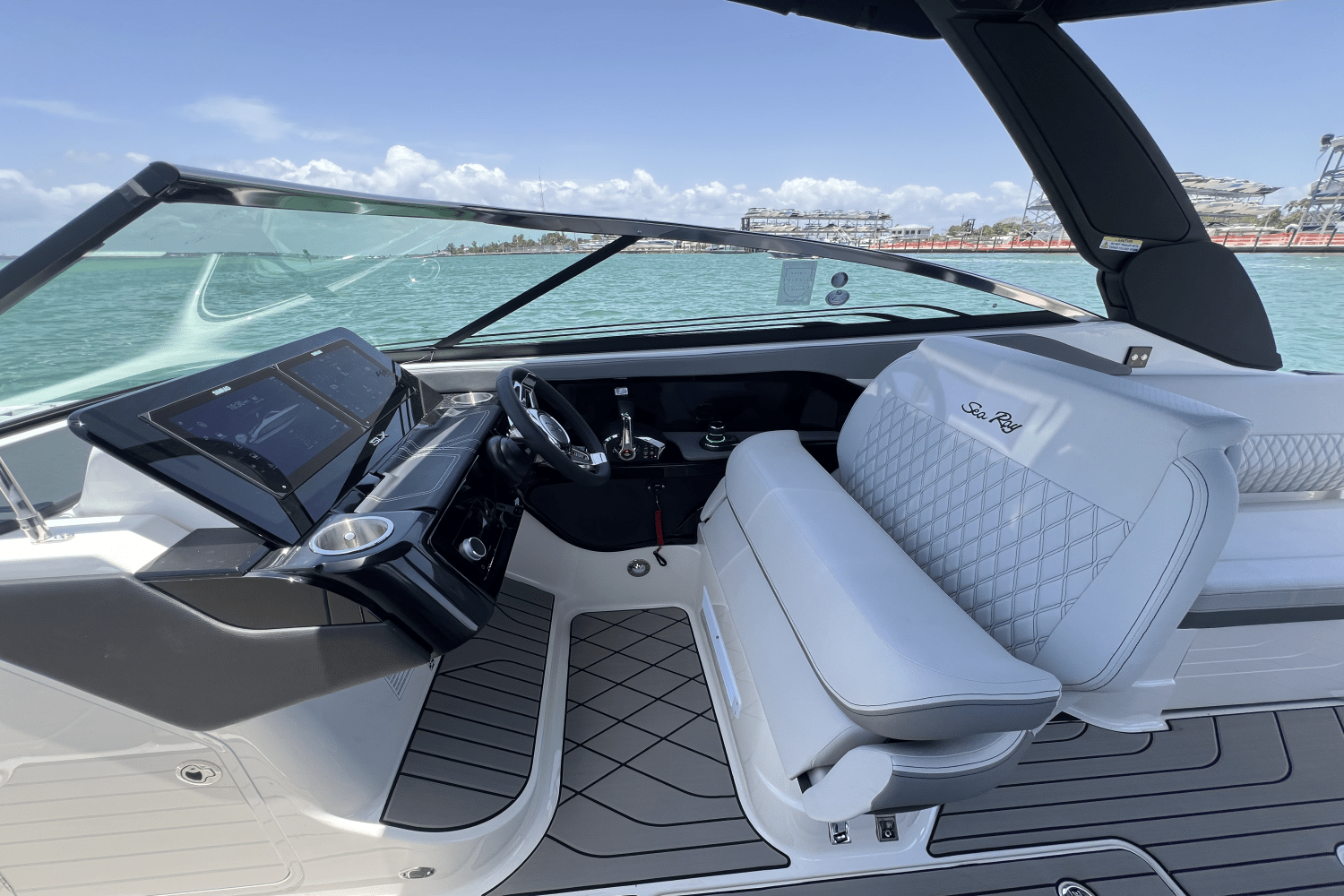 2025 Sea Ray SLX 280 Image Thumbnail #13