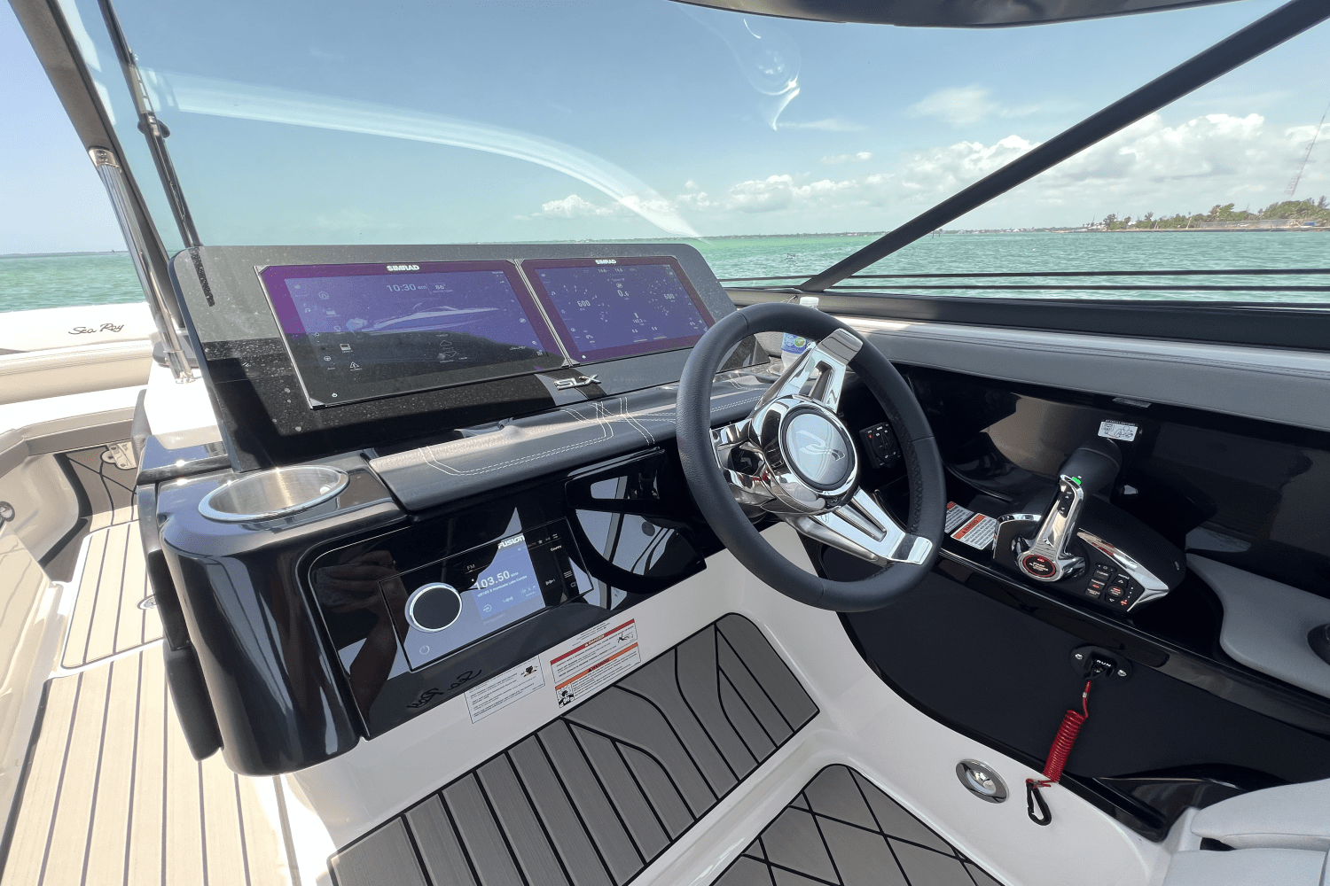 2025 Sea Ray SLX 280 Image Thumbnail #9