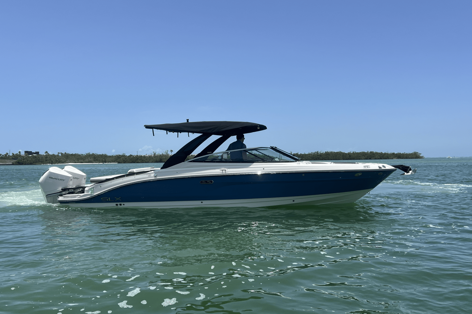 2025 Sea Ray SLX 280 Image Thumbnail #4