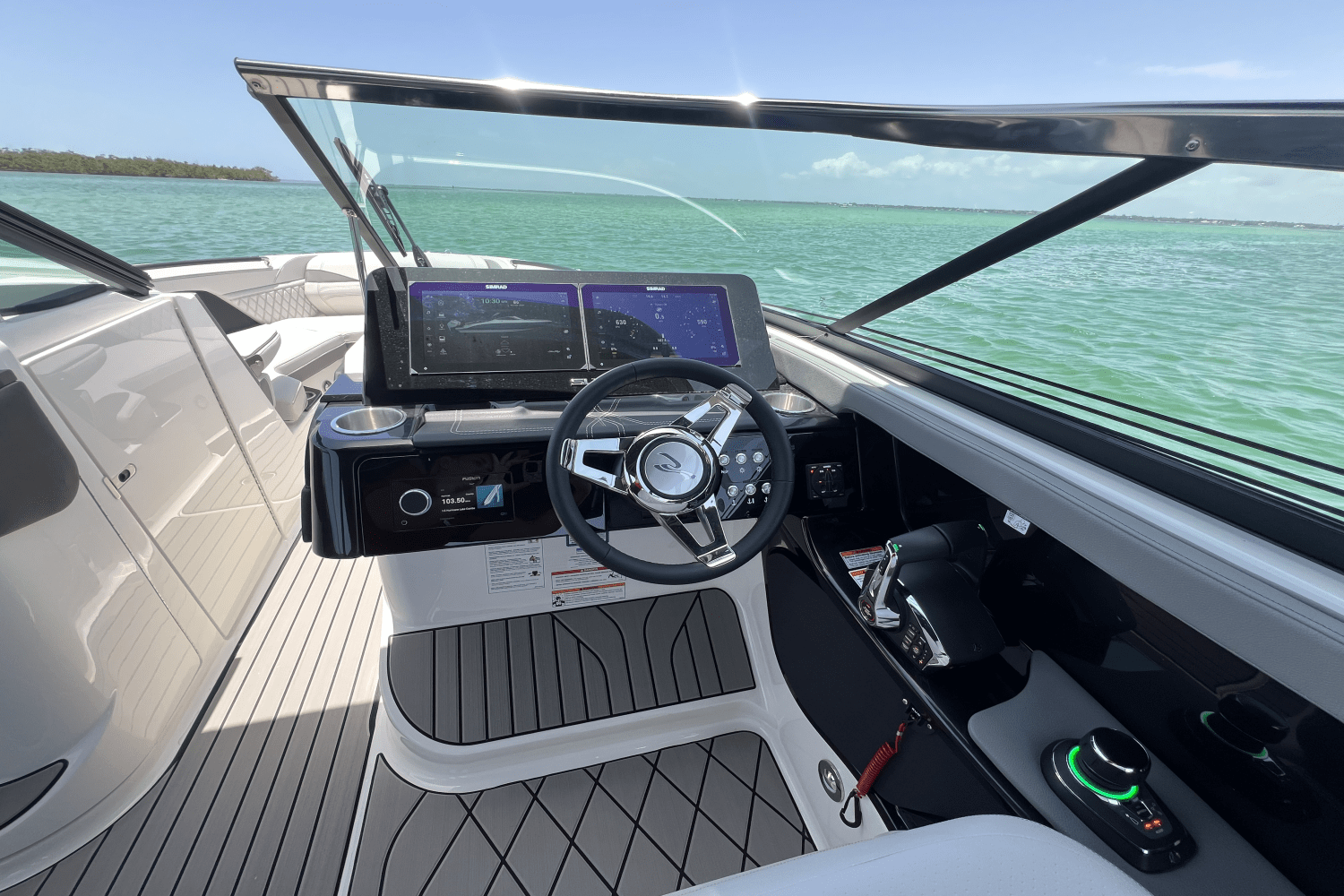 2025 Sea Ray SLX 280 Image Thumbnail #11