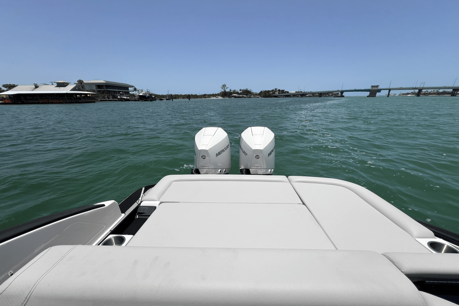 2025 Sea Ray SLX 280 Image Thumbnail #18