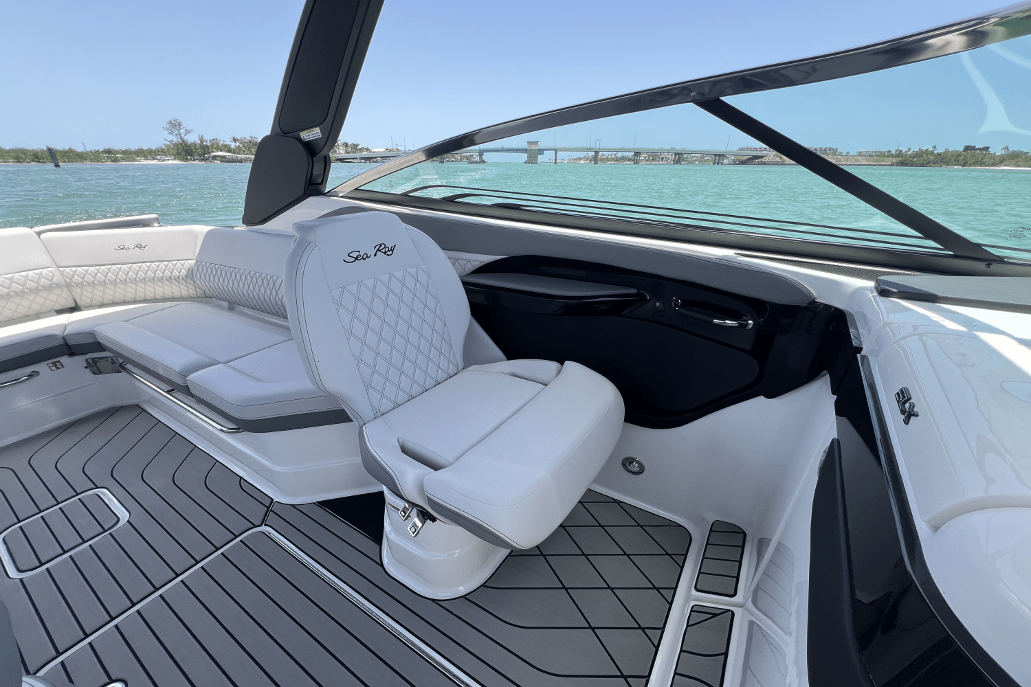 2025 Sea Ray SLX 280 Image Thumbnail #15