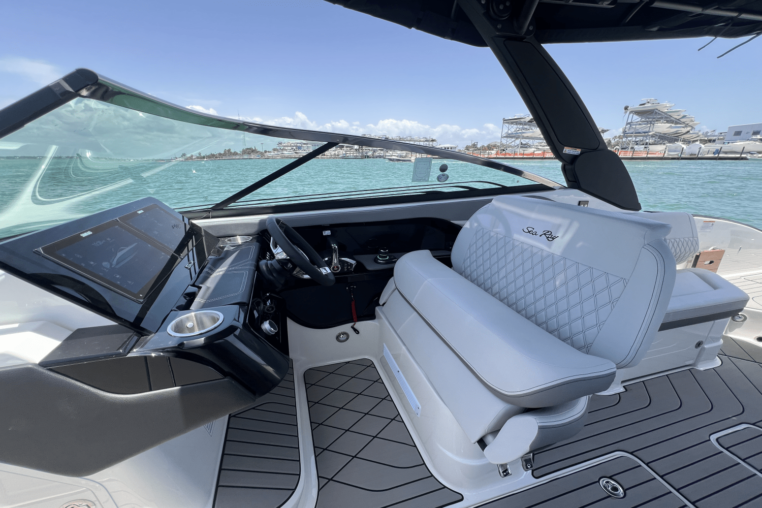 2025 Sea Ray SLX 280 Image Thumbnail #12