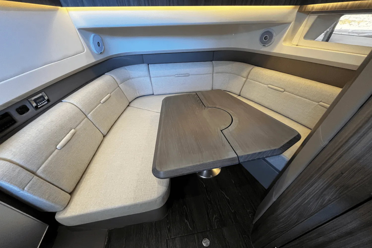 2019 Sea Ray 400 SLX Image Thumbnail #42