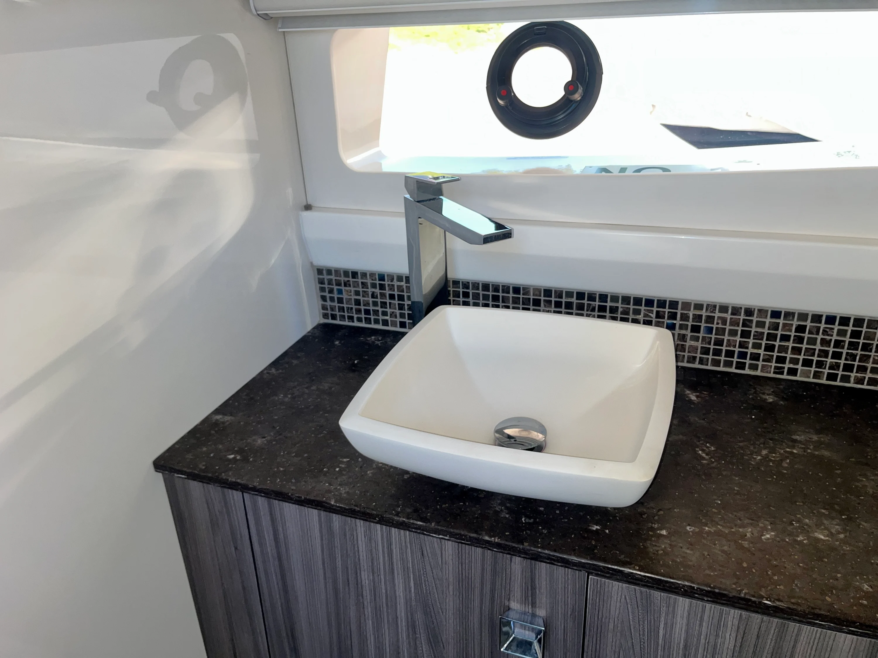 2019 Sea Ray 400 SLX Image Thumbnail #33