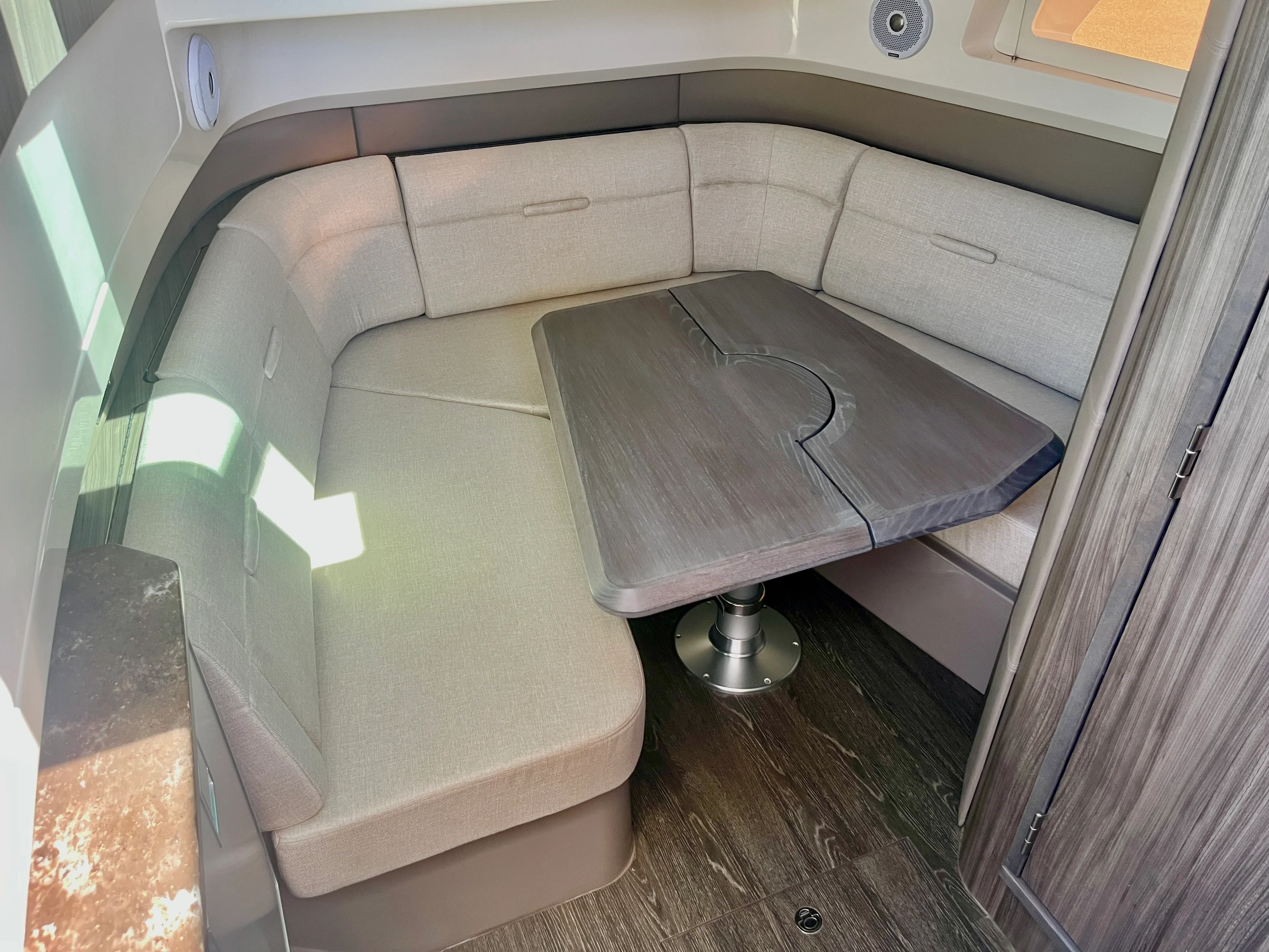 2019 Sea Ray 400 SLX Image Thumbnail #20