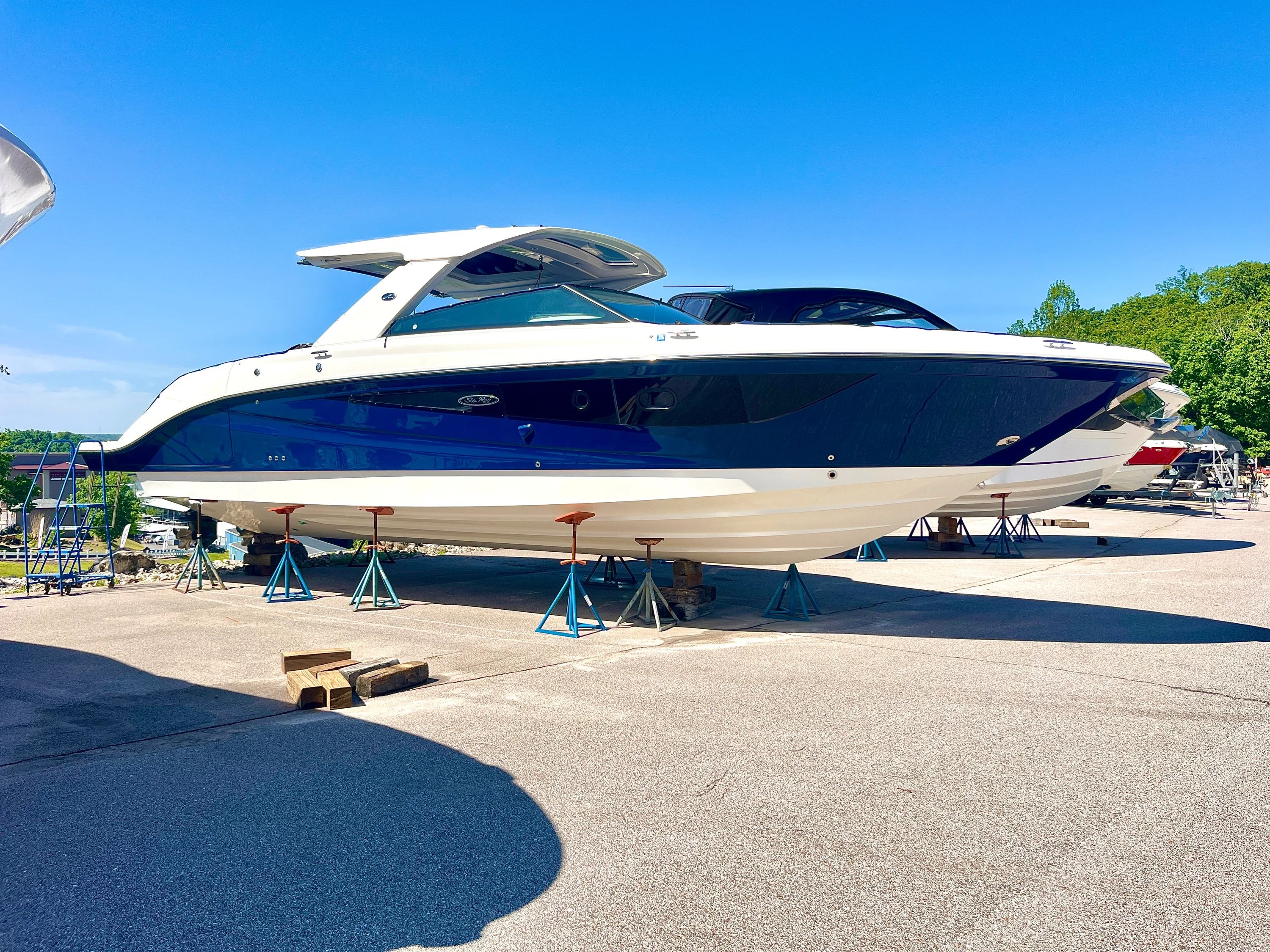2019 Sea Ray 400 SLX Image Thumbnail #4