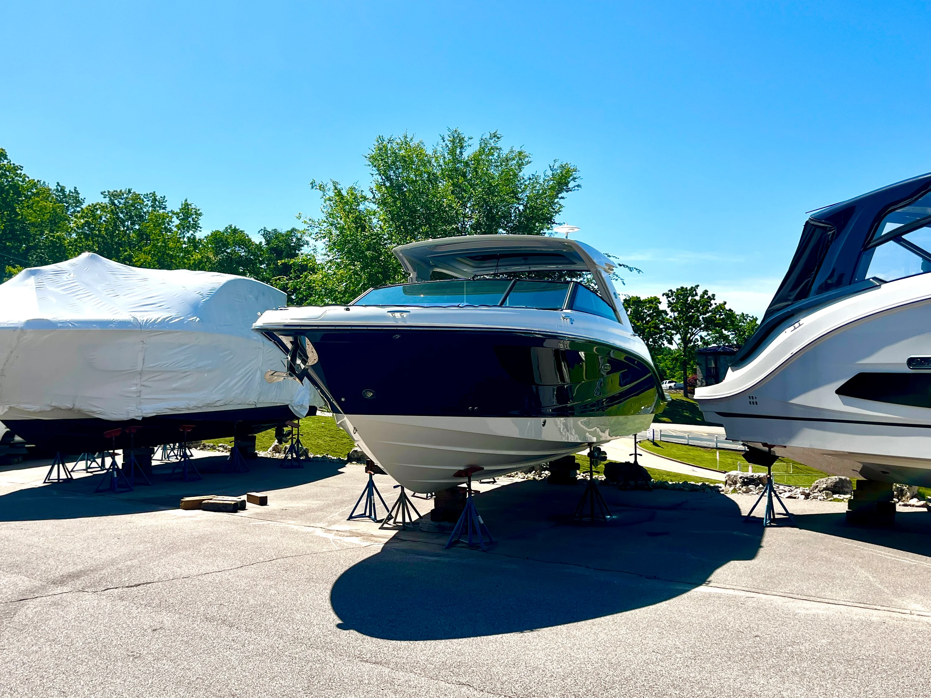 2019 Sea Ray 400 SLX Image Thumbnail #2