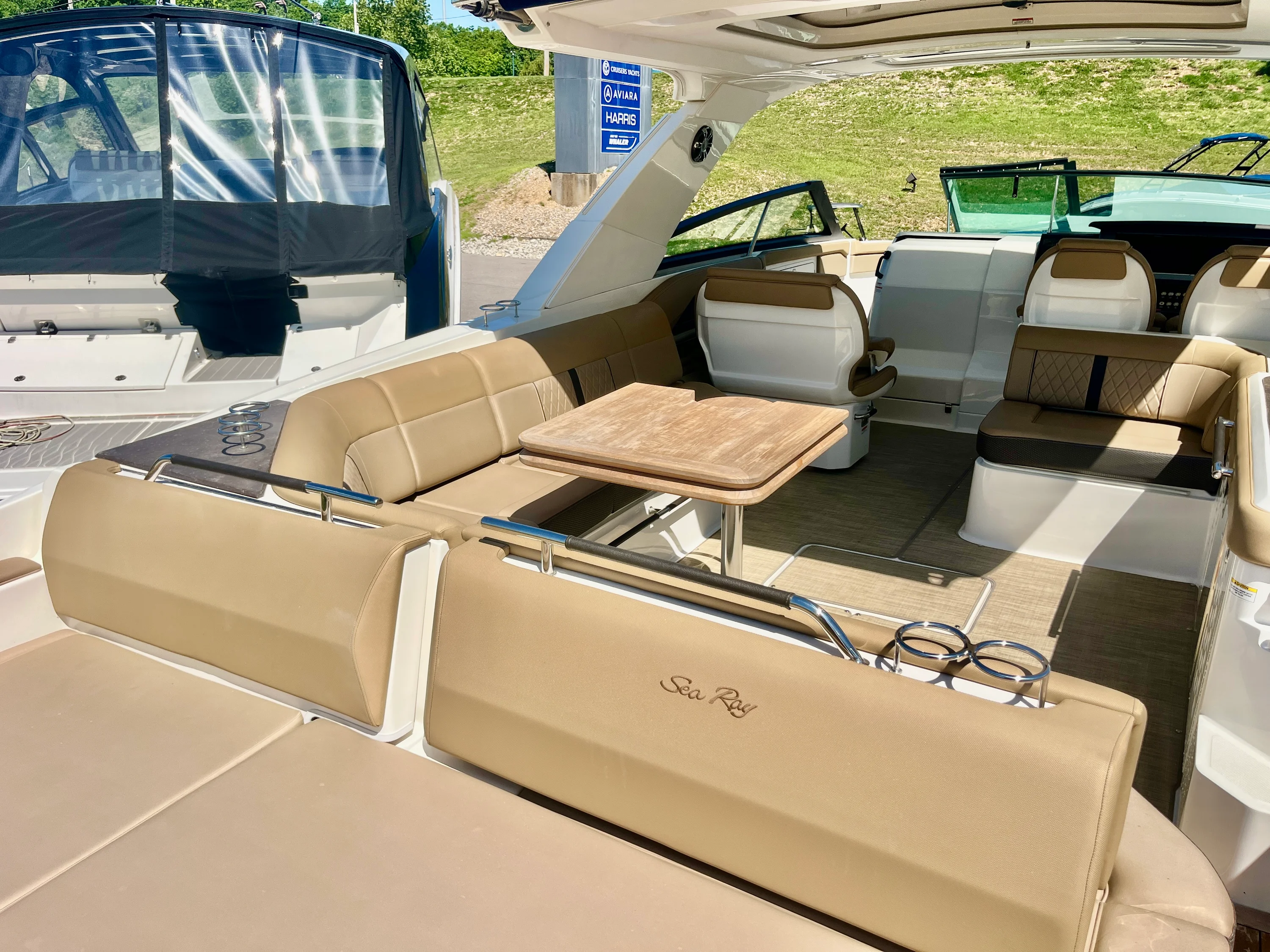 2019 Sea Ray 400 SLX Image Thumbnail #12