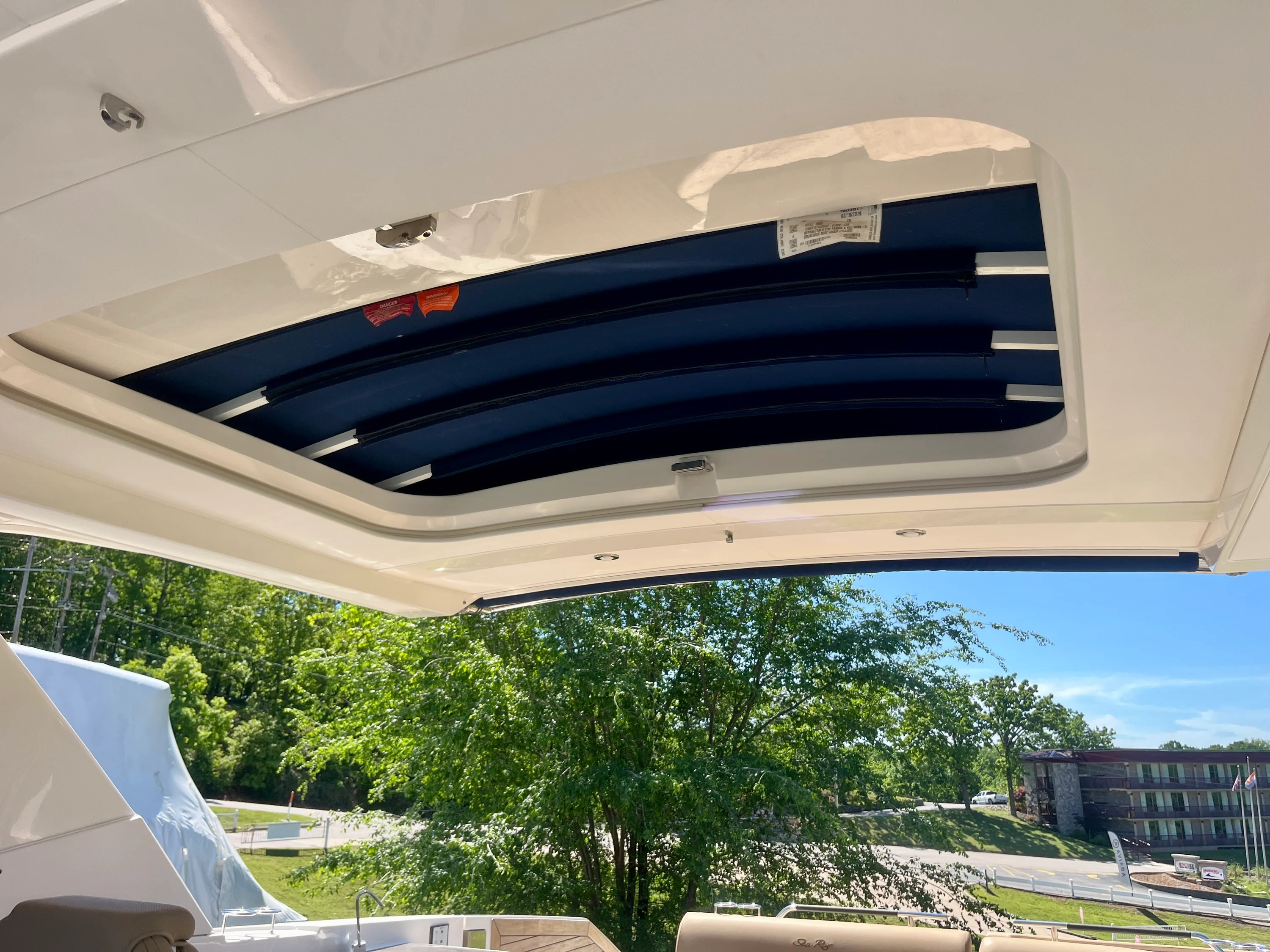 2019 Sea Ray 400 SLX Image Thumbnail #11