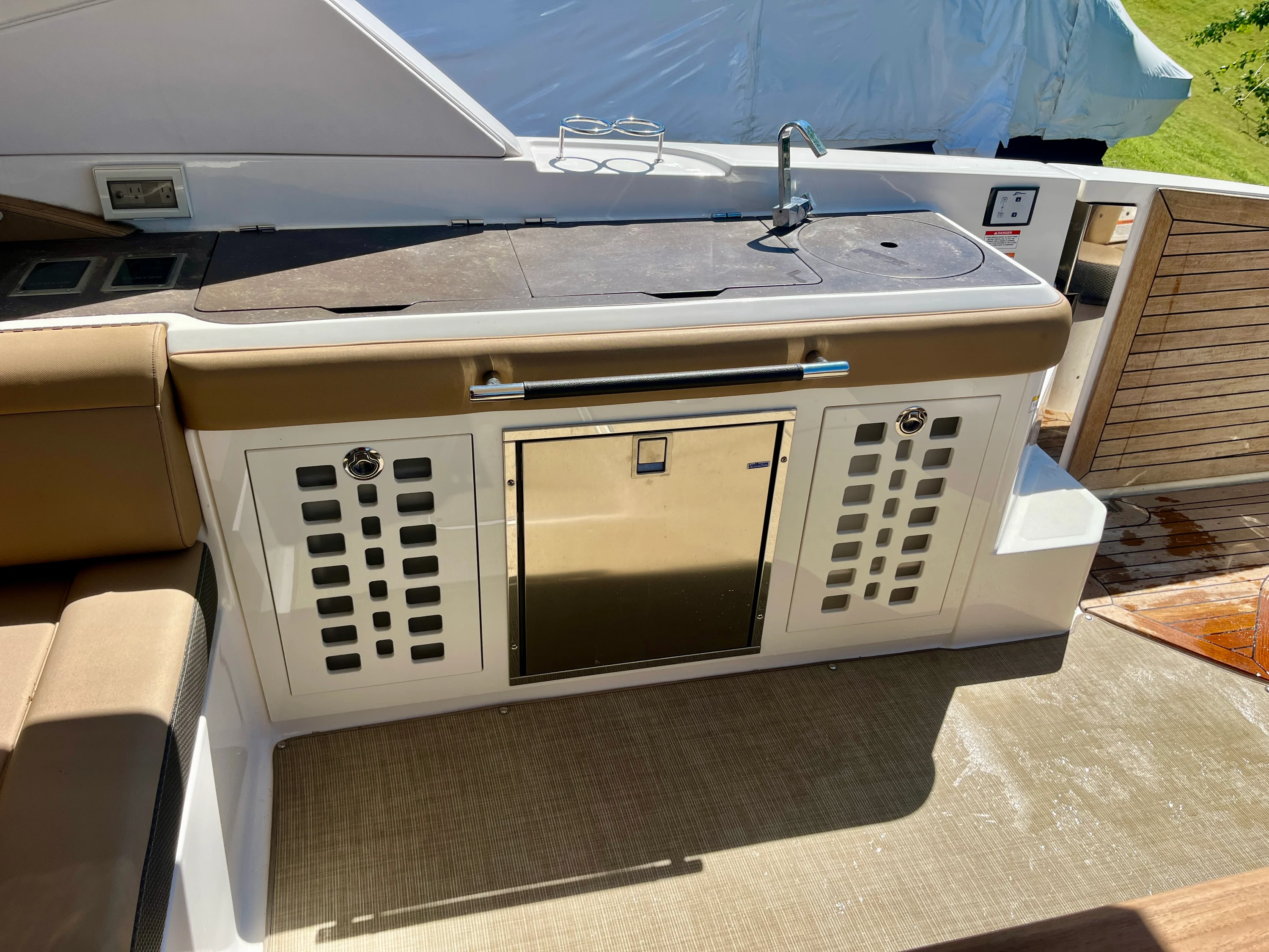 2019 Sea Ray 400 SLX Image Thumbnail #13