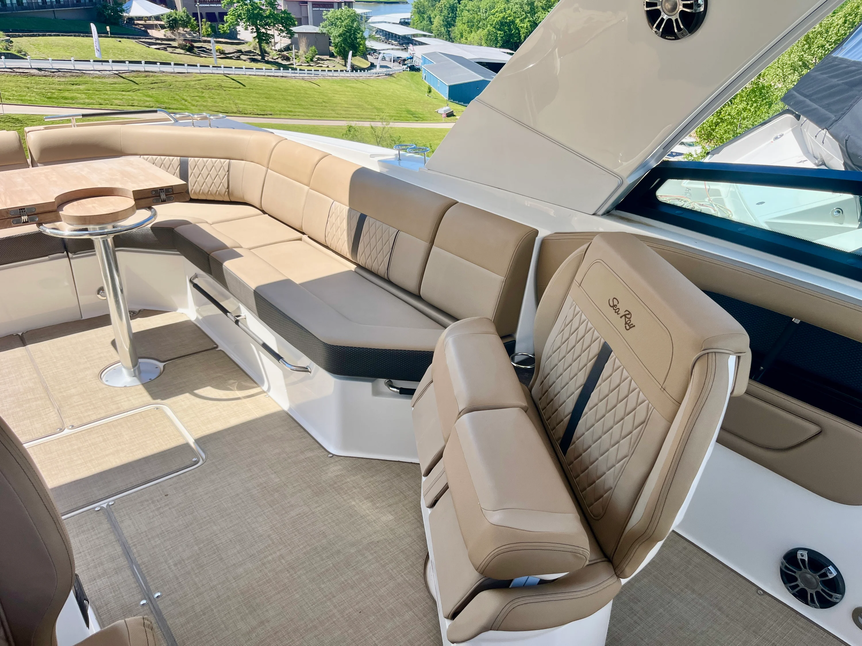2019 Sea Ray 400 SLX Image Thumbnail #16