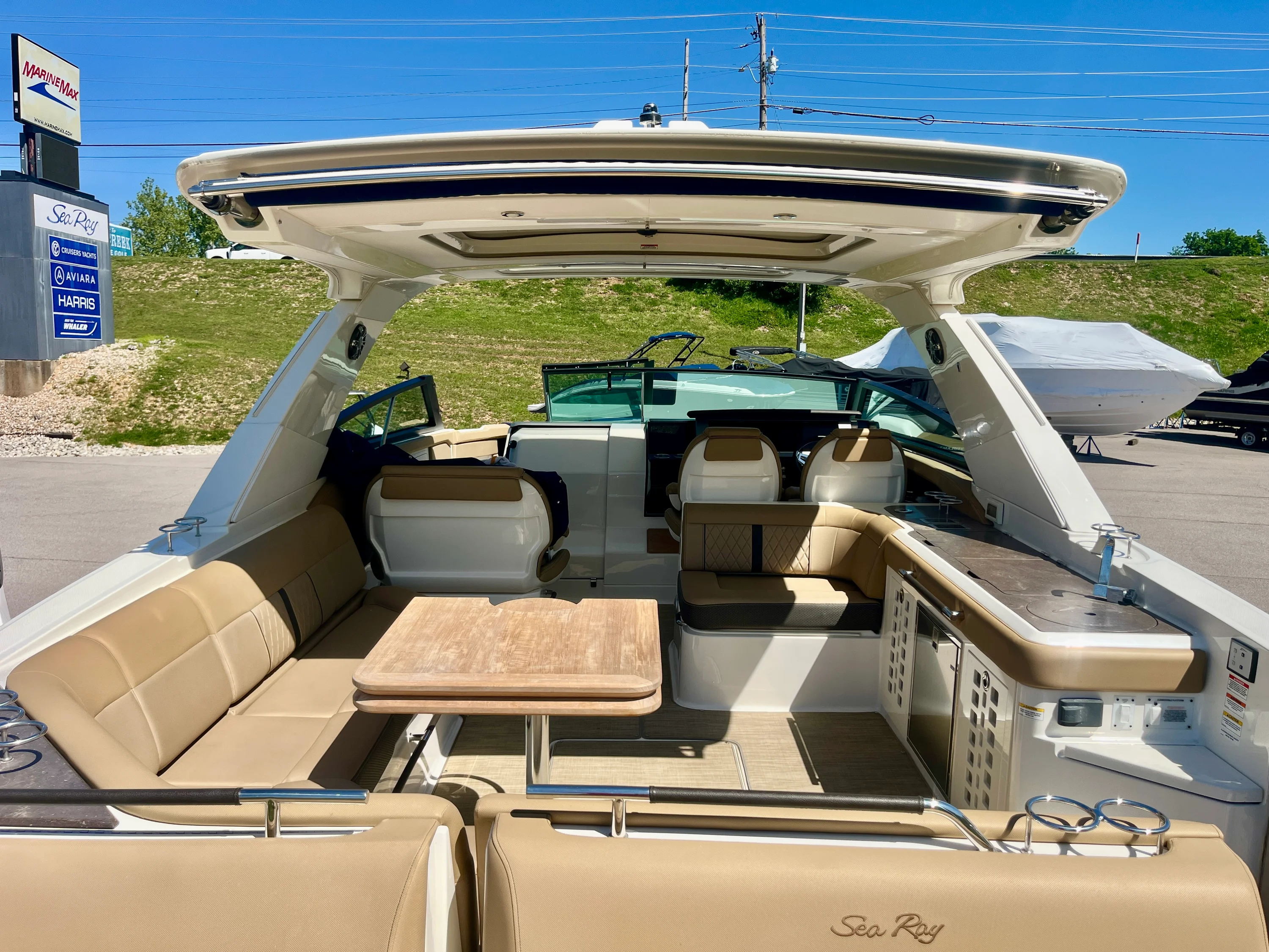 2019 Sea Ray 400 SLX Image Thumbnail #8