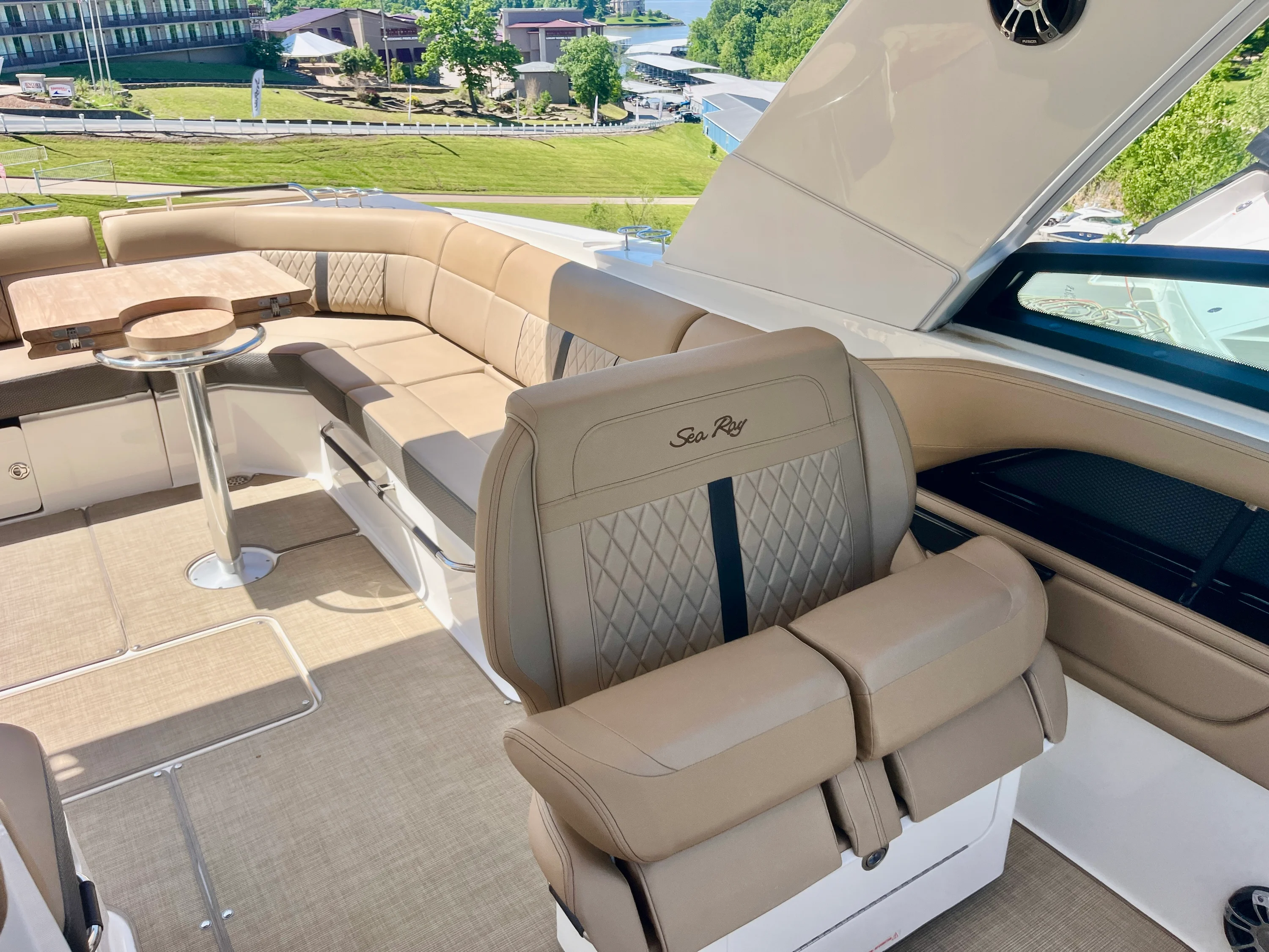 2019 Sea Ray 400 SLX Image Thumbnail #7
