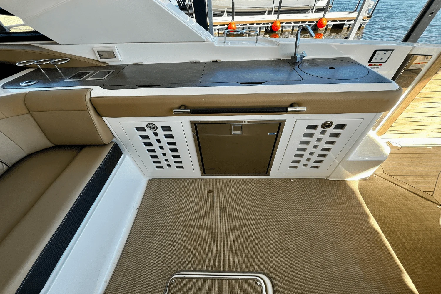 2019 Sea Ray 400 SLX Image Thumbnail #21