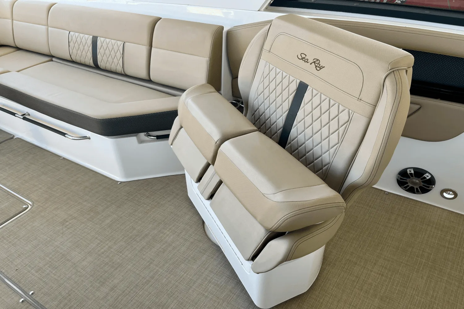 2019 Sea Ray 400 SLX Image Thumbnail #24