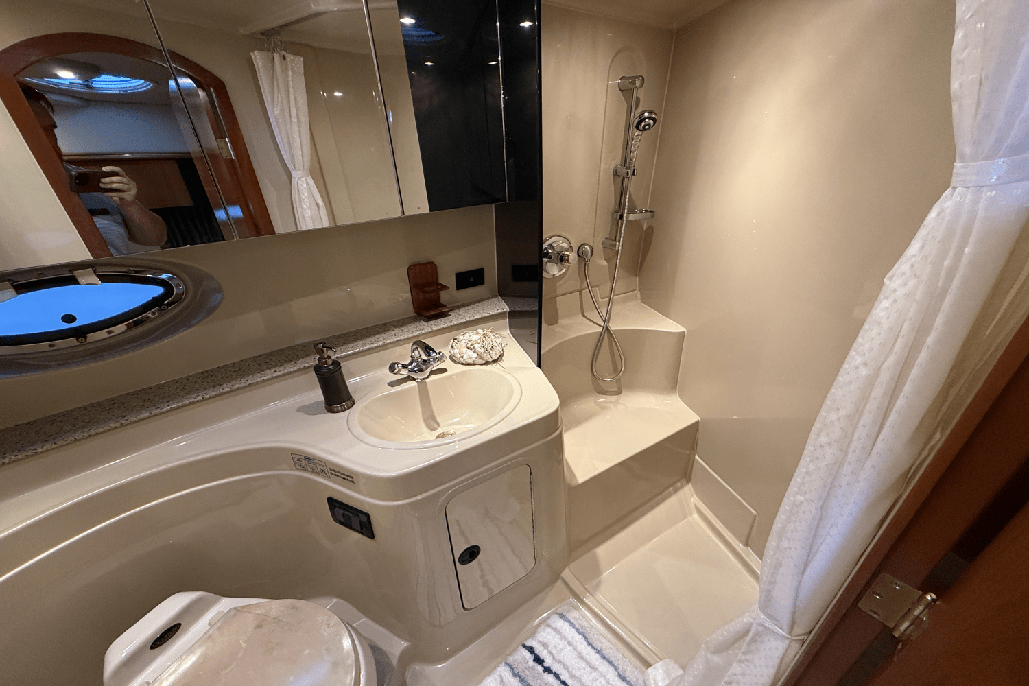 2003 Cruisers Yachts 3470 EXPRESS Image Thumbnail #43