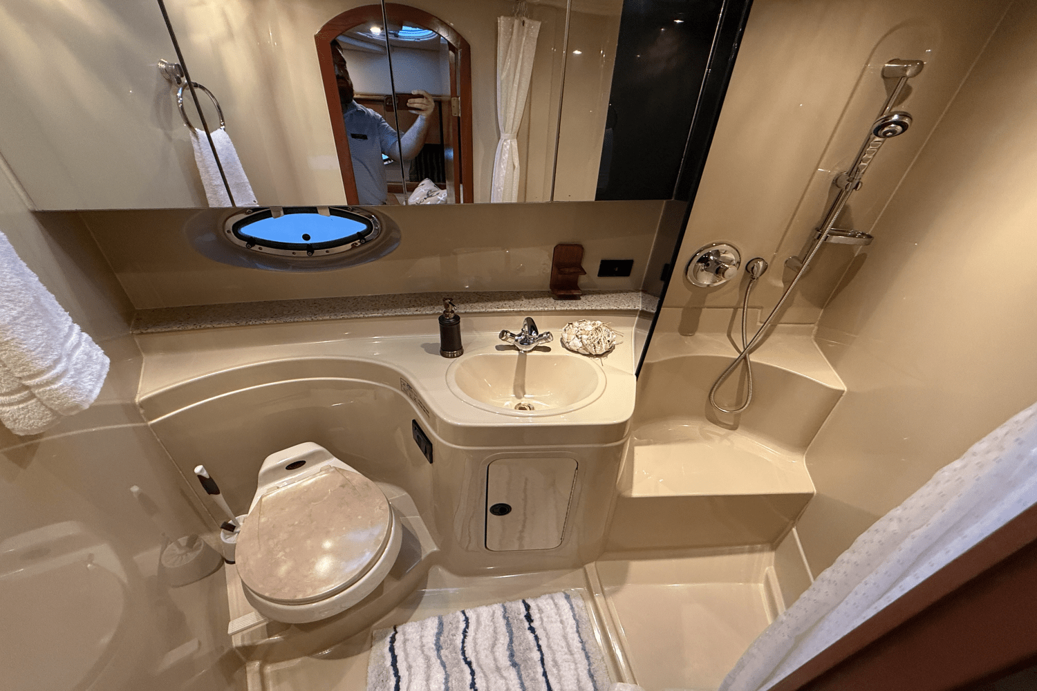 2003 Cruisers Yachts 3470 EXPRESS Image Thumbnail #45
