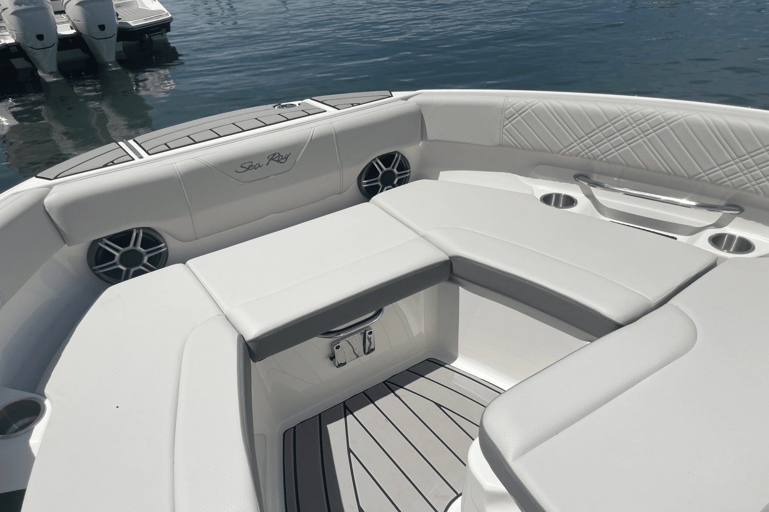 2026 Sea Ray SDX 230 Outboard Image Thumbnail #22