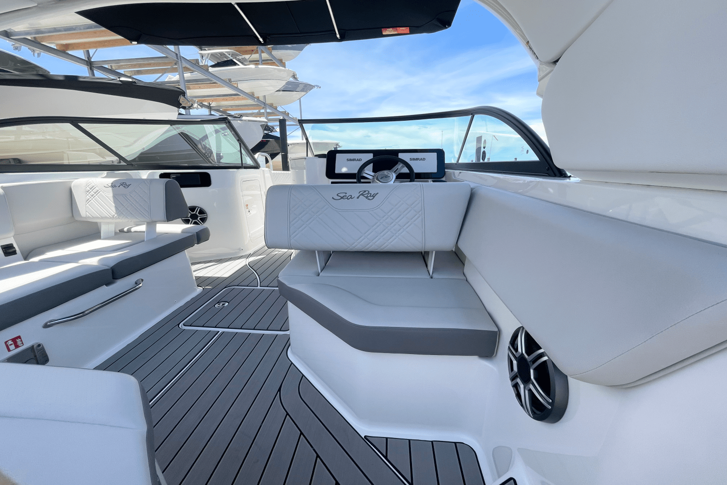 2026 Sea Ray SDX 230 Outboard Image Thumbnail #12