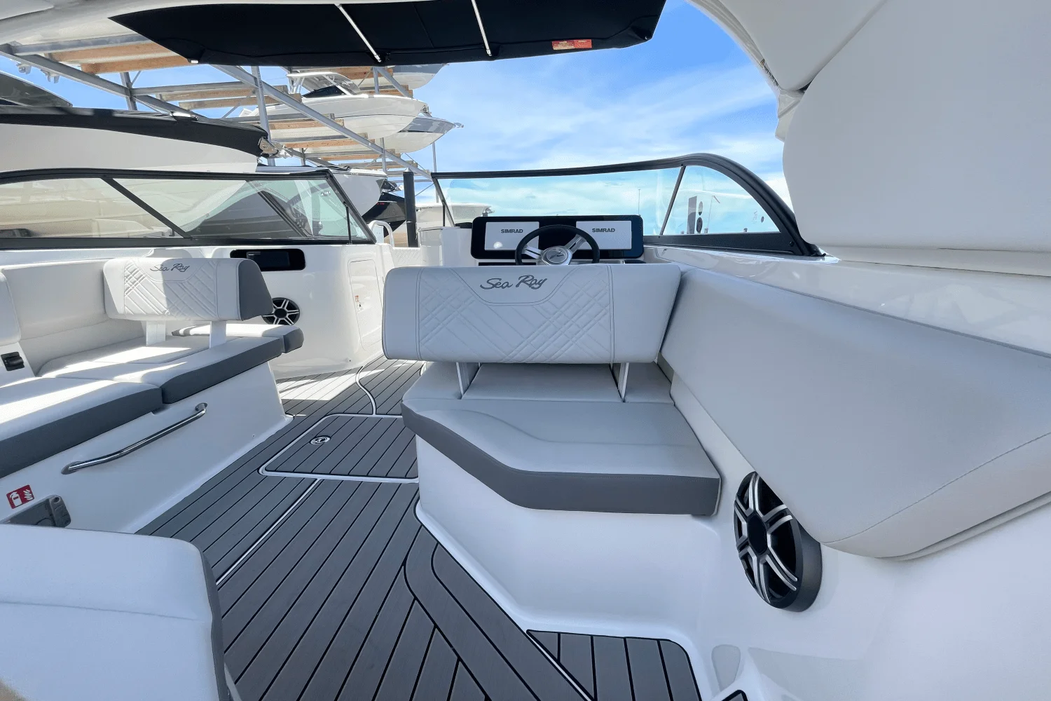 2026 Sea Ray SDX 230 Outboard Image Thumbnail #12