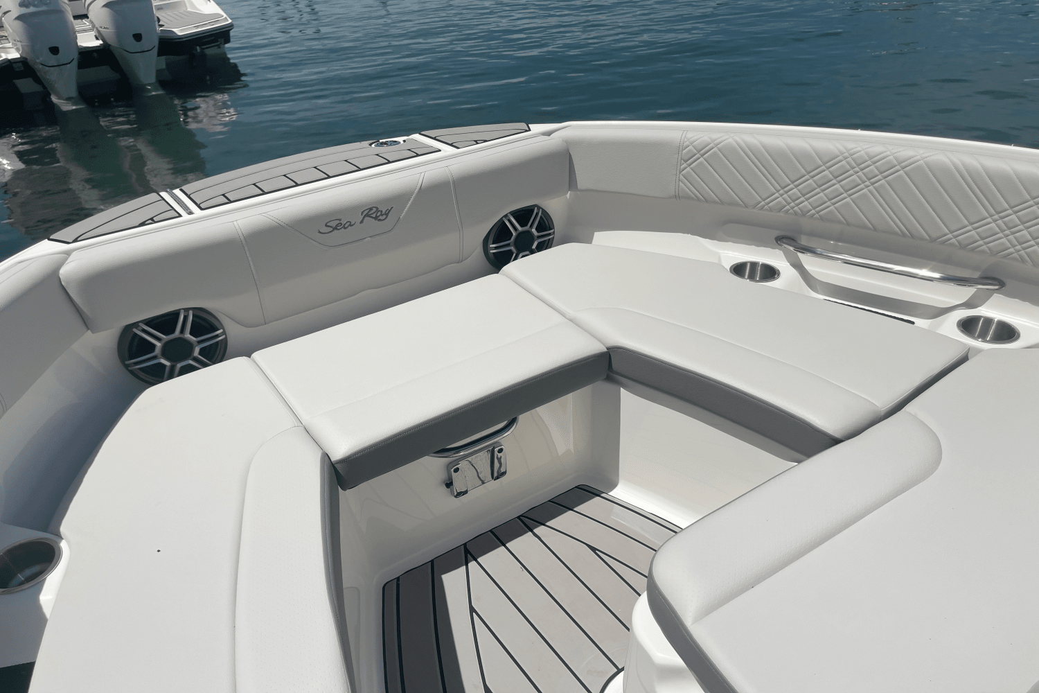 2026 Sea Ray SDX 230 Outboard Image Thumbnail #22