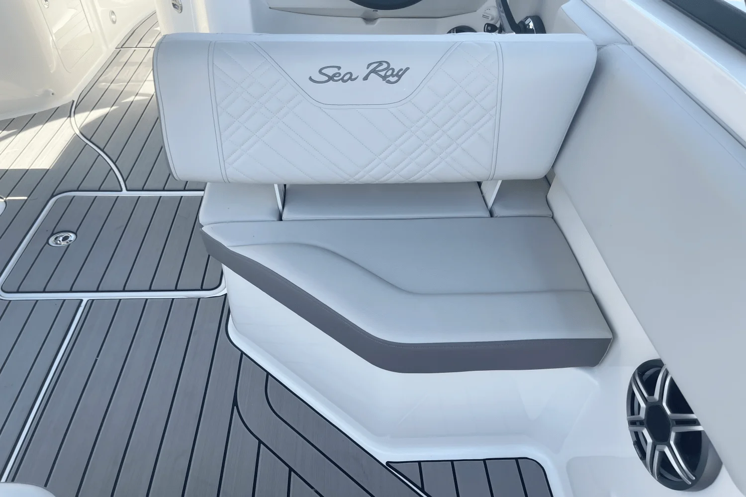 2026 Sea Ray SDX 230 Outboard Image Thumbnail #13