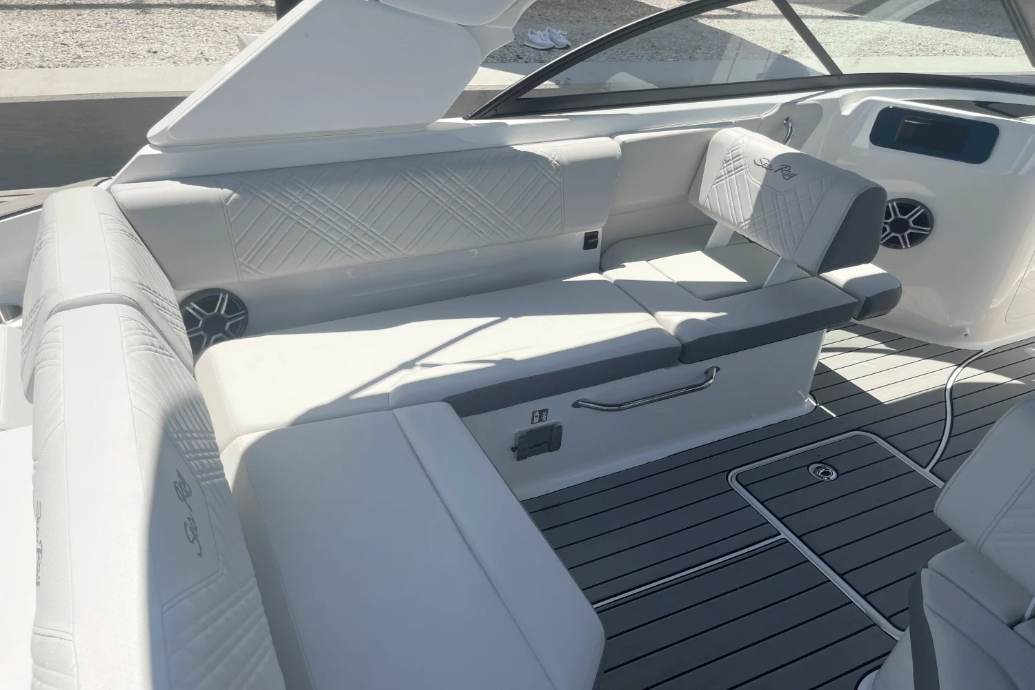 2026 Sea Ray SDX 230 Outboard Image Thumbnail #15