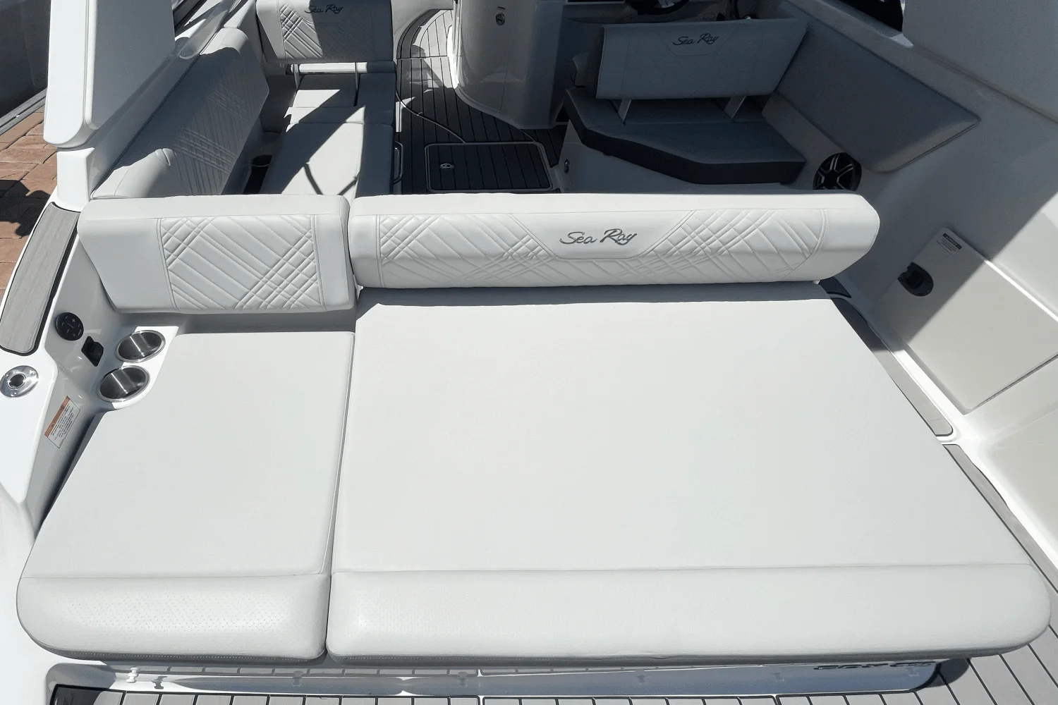 2026 Sea Ray SDX 230 Outboard Image Thumbnail #11