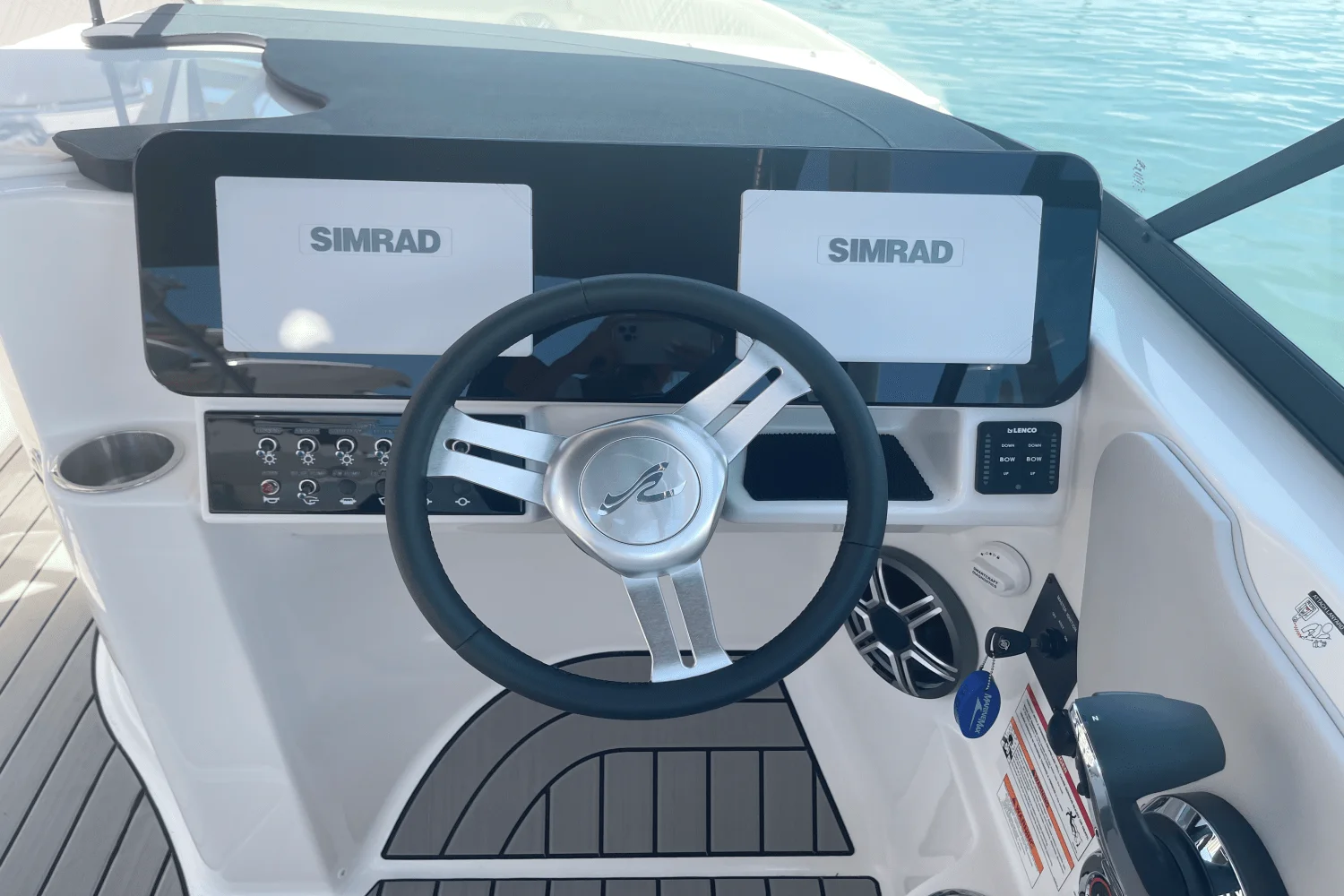 2026 Sea Ray SDX 230 Outboard Image Thumbnail #19