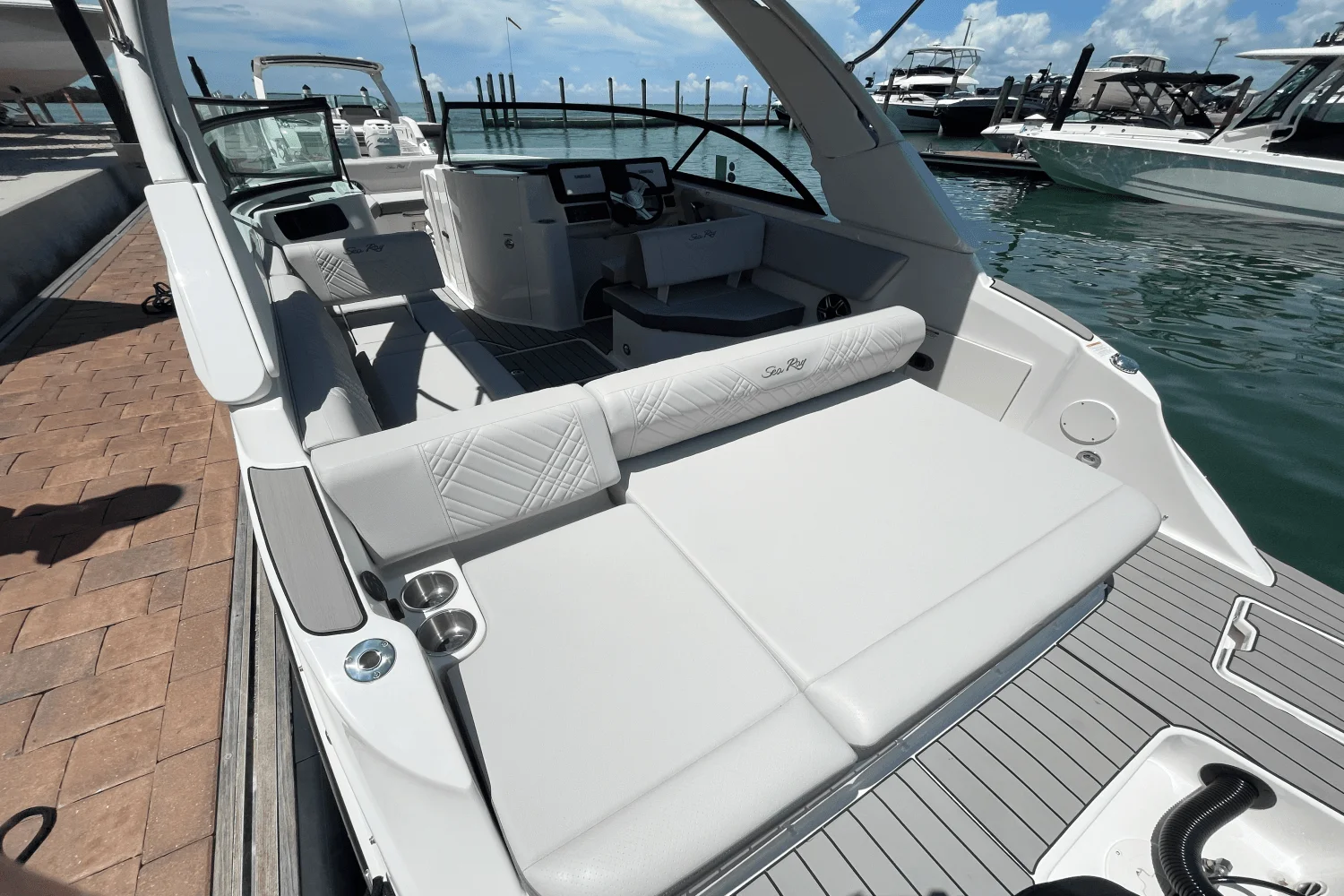 2026 Sea Ray SDX 230 Outboard Image Thumbnail #10