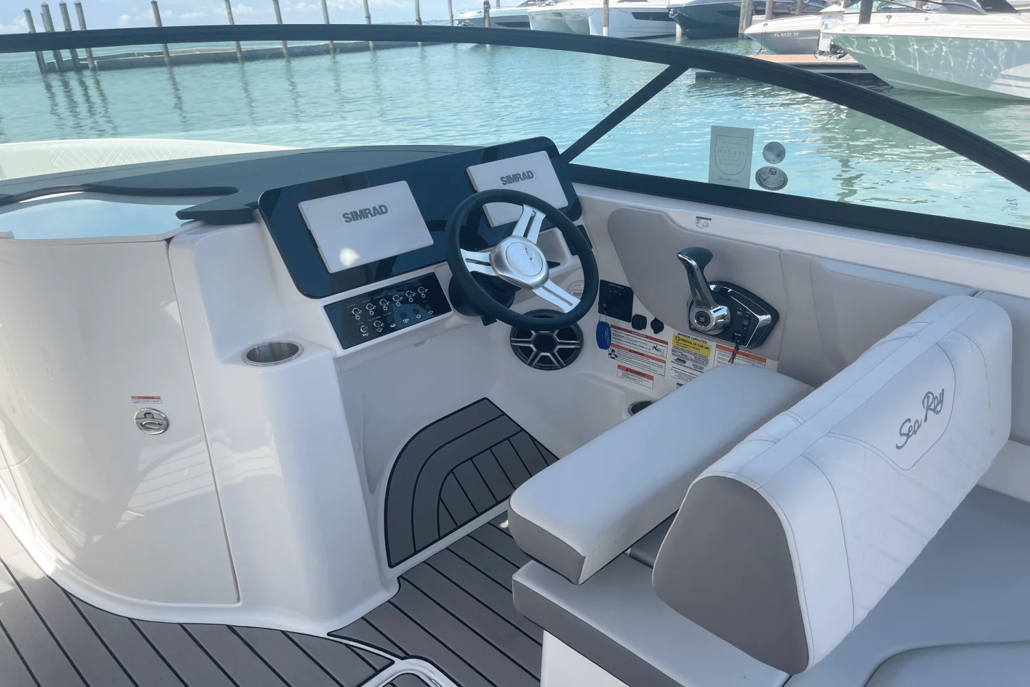 2026 Sea Ray SDX 230 Outboard Image Thumbnail #17