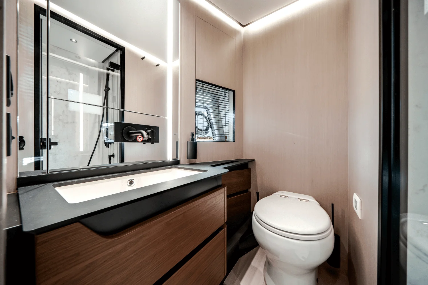 2025 Azimut S8 Image Thumbnail #68