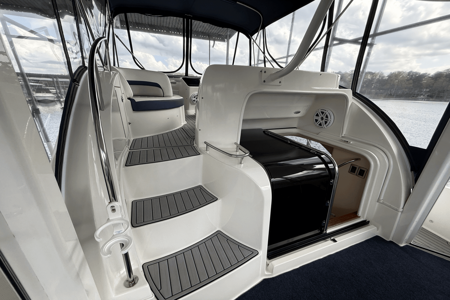 2005 Meridian 368 Image Thumbnail #25