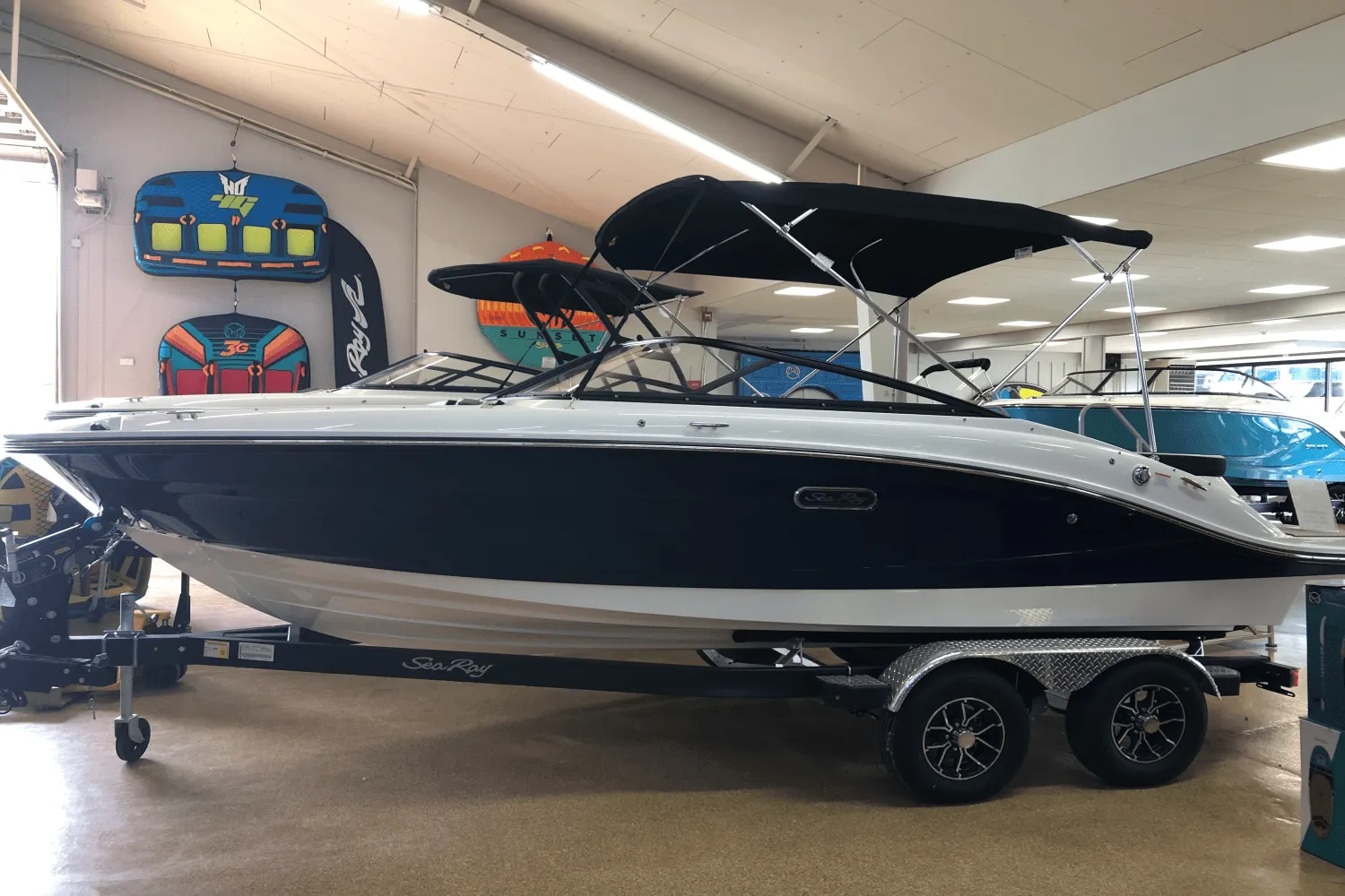 2025 Sea Ray SPX 190 Image Thumbnail #1