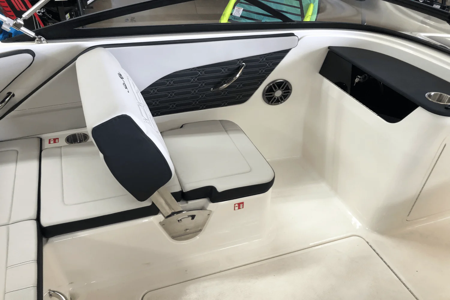 2025 Sea Ray SPX 190 Image Thumbnail #8