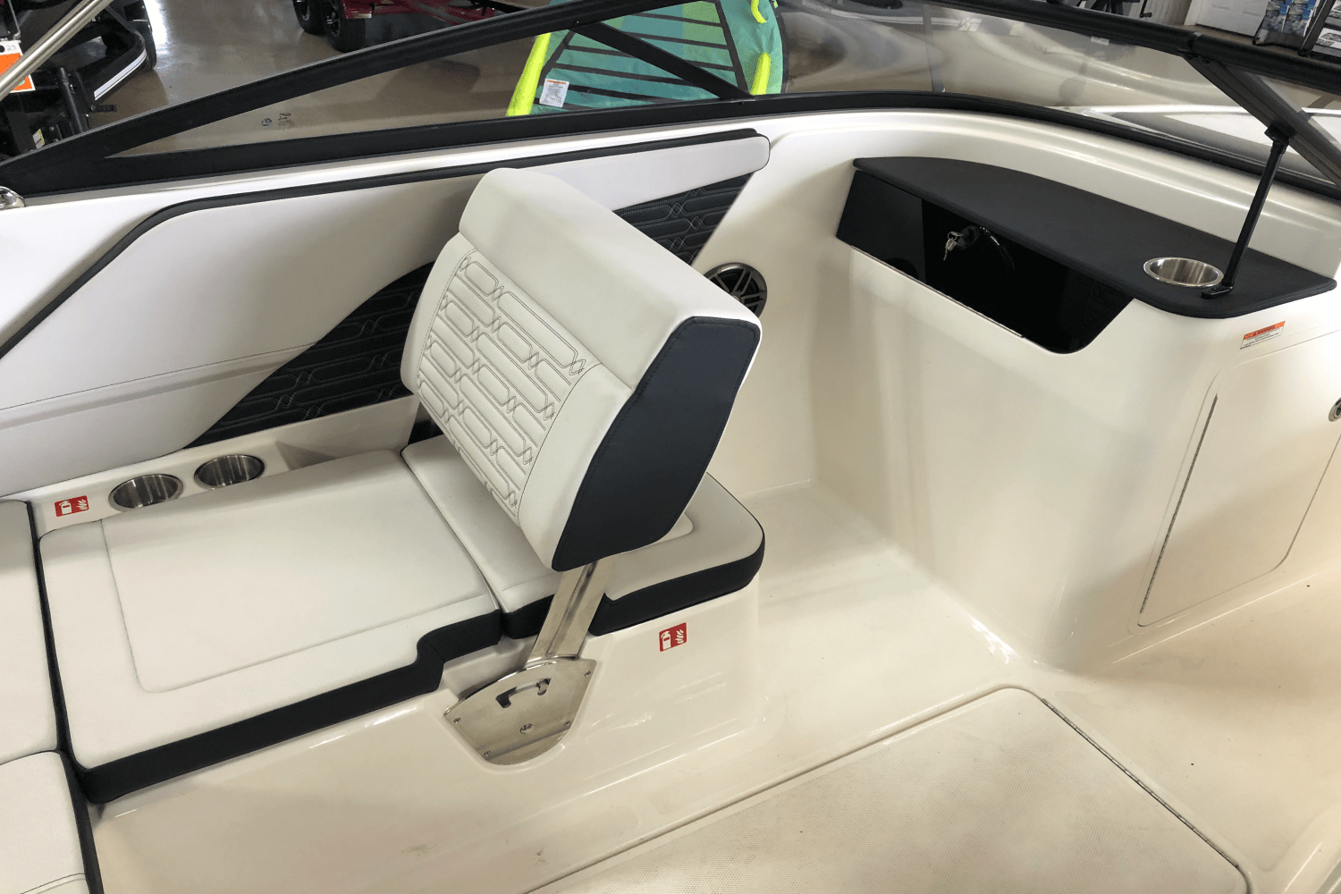 2025 Sea Ray SPX 190 Image Thumbnail #9