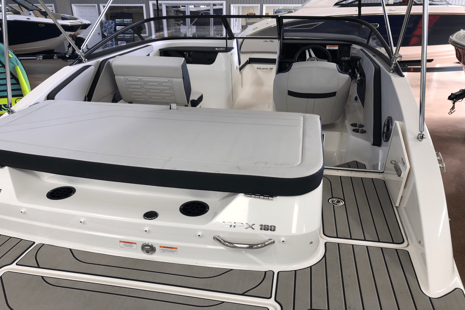 2025 Sea Ray SPX 190 Image Thumbnail #4