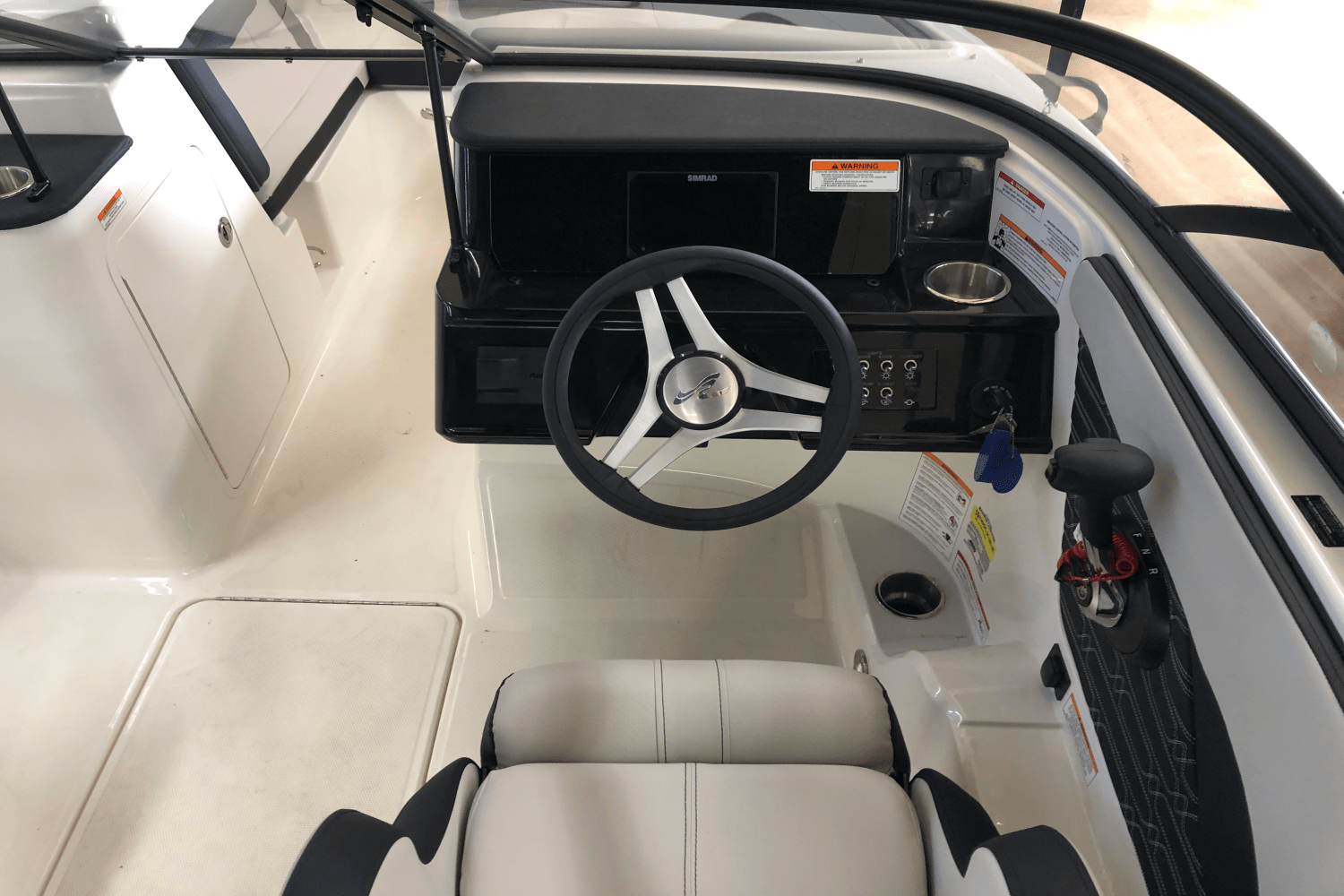 2025 Sea Ray SPX 190 Image Thumbnail #7