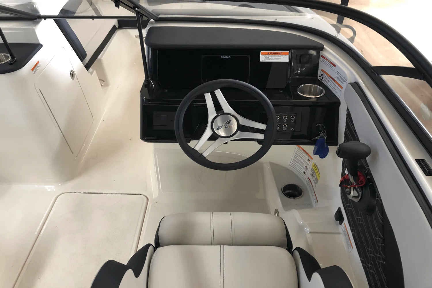 2025 Sea Ray SPX 190 Image Thumbnail #7