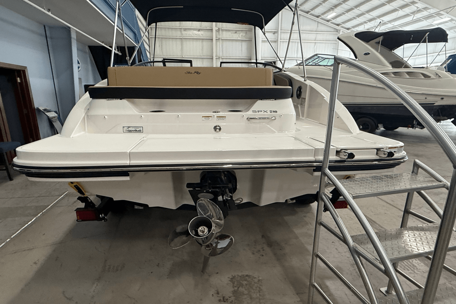 2025 Sea Ray SPX 210 Image Thumbnail #2