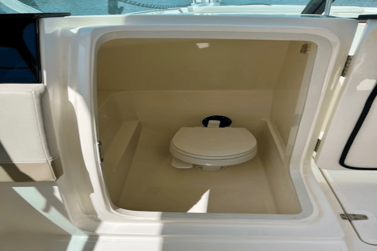 2022 Boston Whaler 240 VANTAGE Image Thumbnail #27