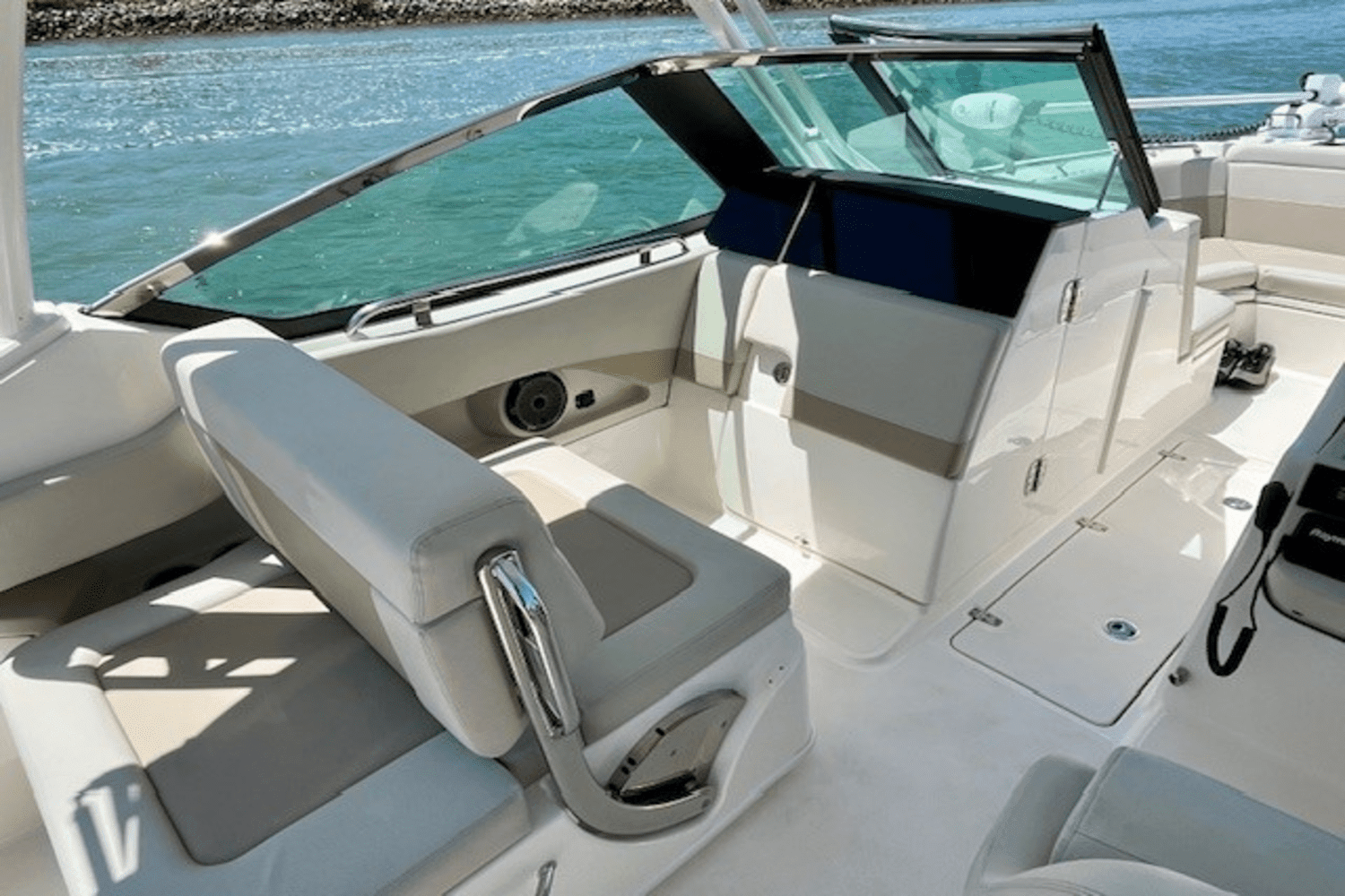 2022 Boston Whaler 240 VANTAGE Image Thumbnail #16