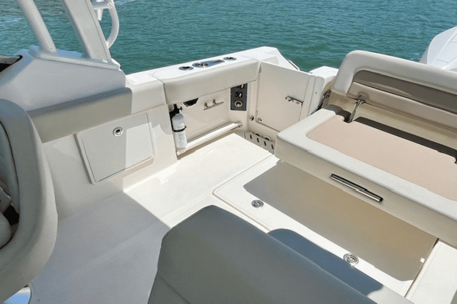 2022 Boston Whaler 240 VANTAGE Image Thumbnail #24