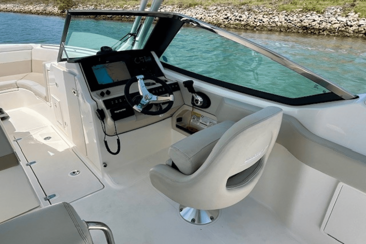 2022 Boston Whaler 240 VANTAGE Image Thumbnail #17