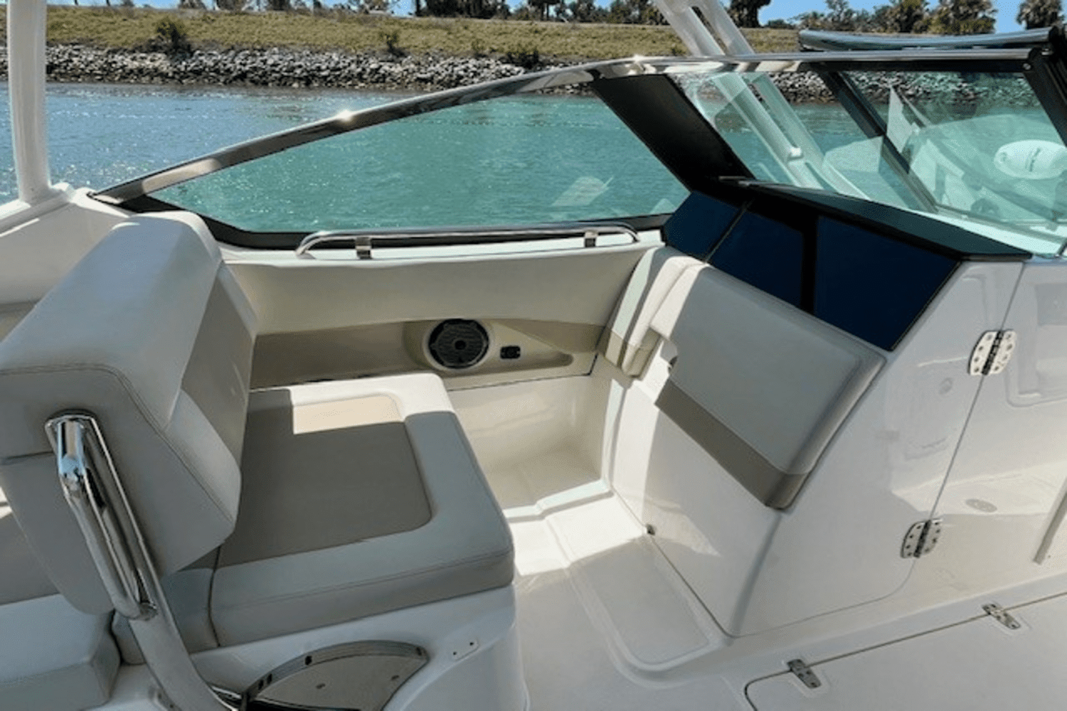 2022 Boston Whaler 240 VANTAGE Image Thumbnail #15