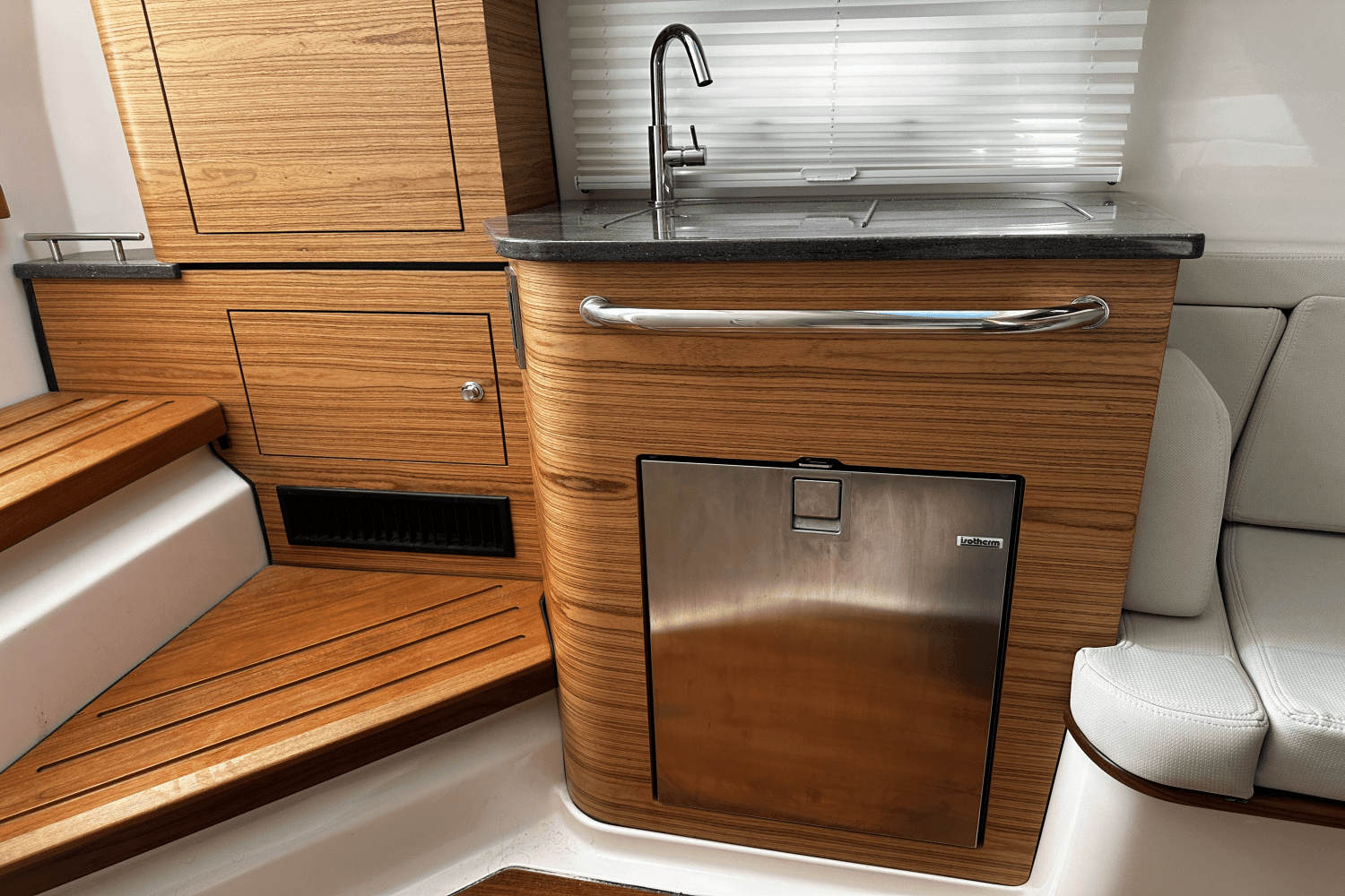 2021 Boston Whaler 380 REALM Image Thumbnail #32