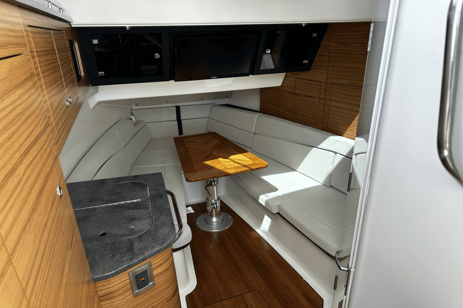 2021 Boston Whaler 380 REALM Image Thumbnail #31
