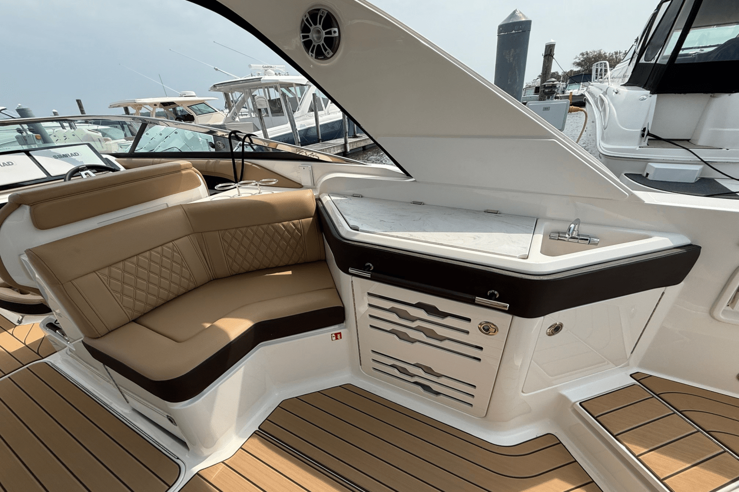 2025 Sea Ray SLX 310 Image Thumbnail #10
