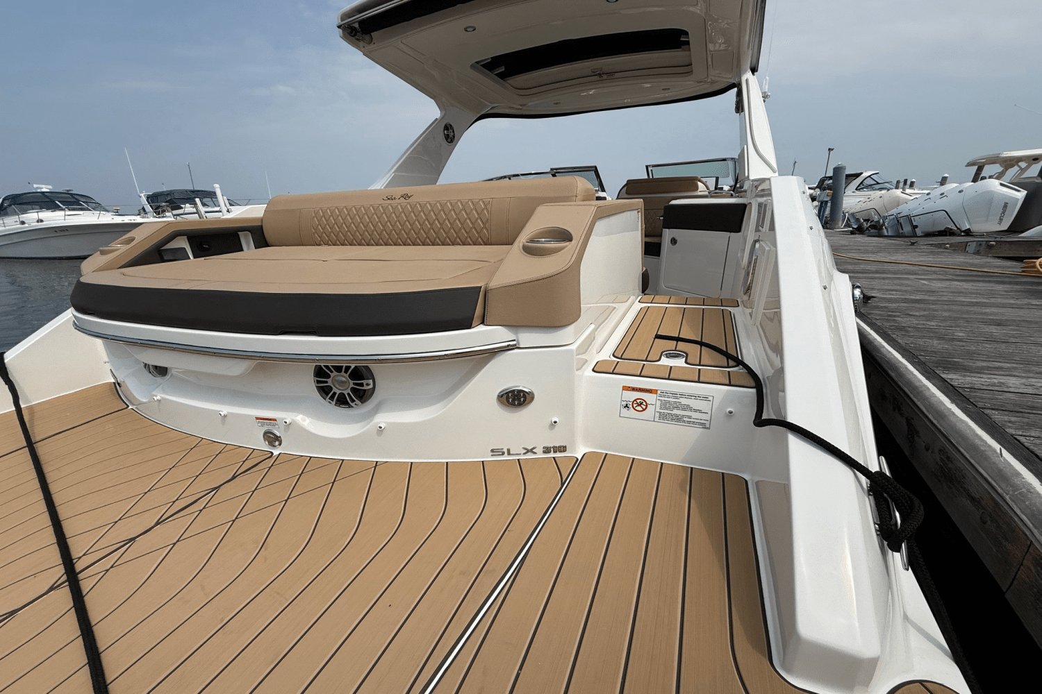 2025 Sea Ray SLX 310 Image Thumbnail #15